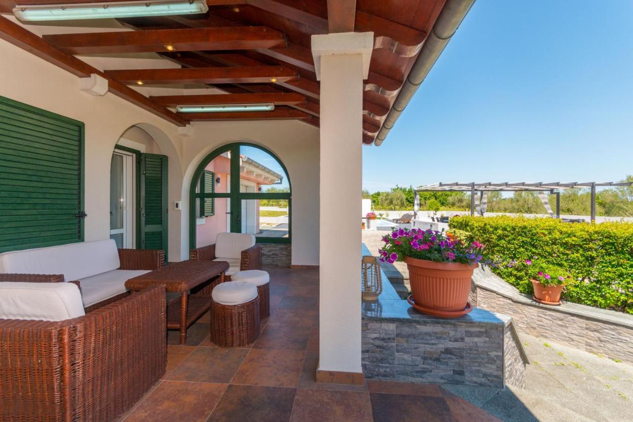 Villa Perini Dvori Donji Zemunik Buitenkant foto