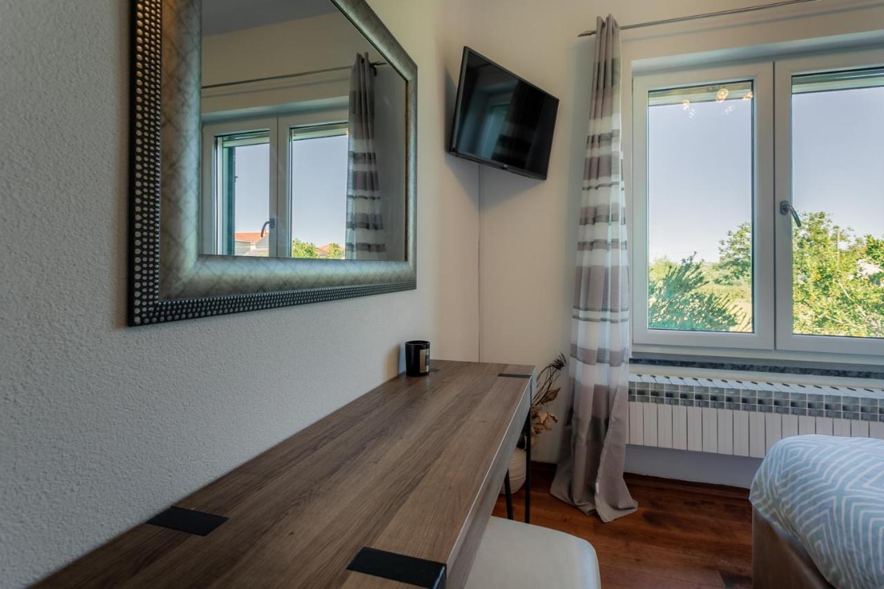 Villa Perini Dvori Donji Zemunik Buitenkant foto