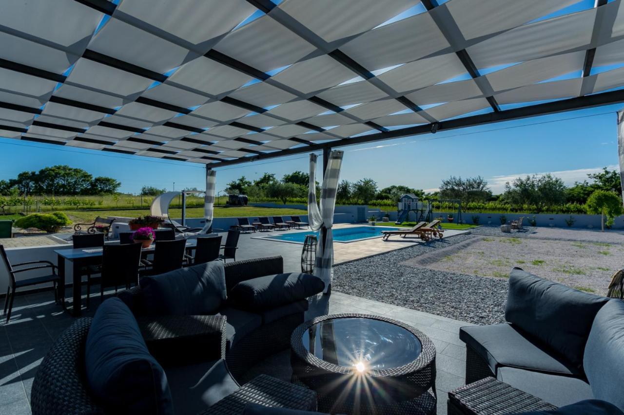 Villa Perini Dvori Donji Zemunik Buitenkant foto