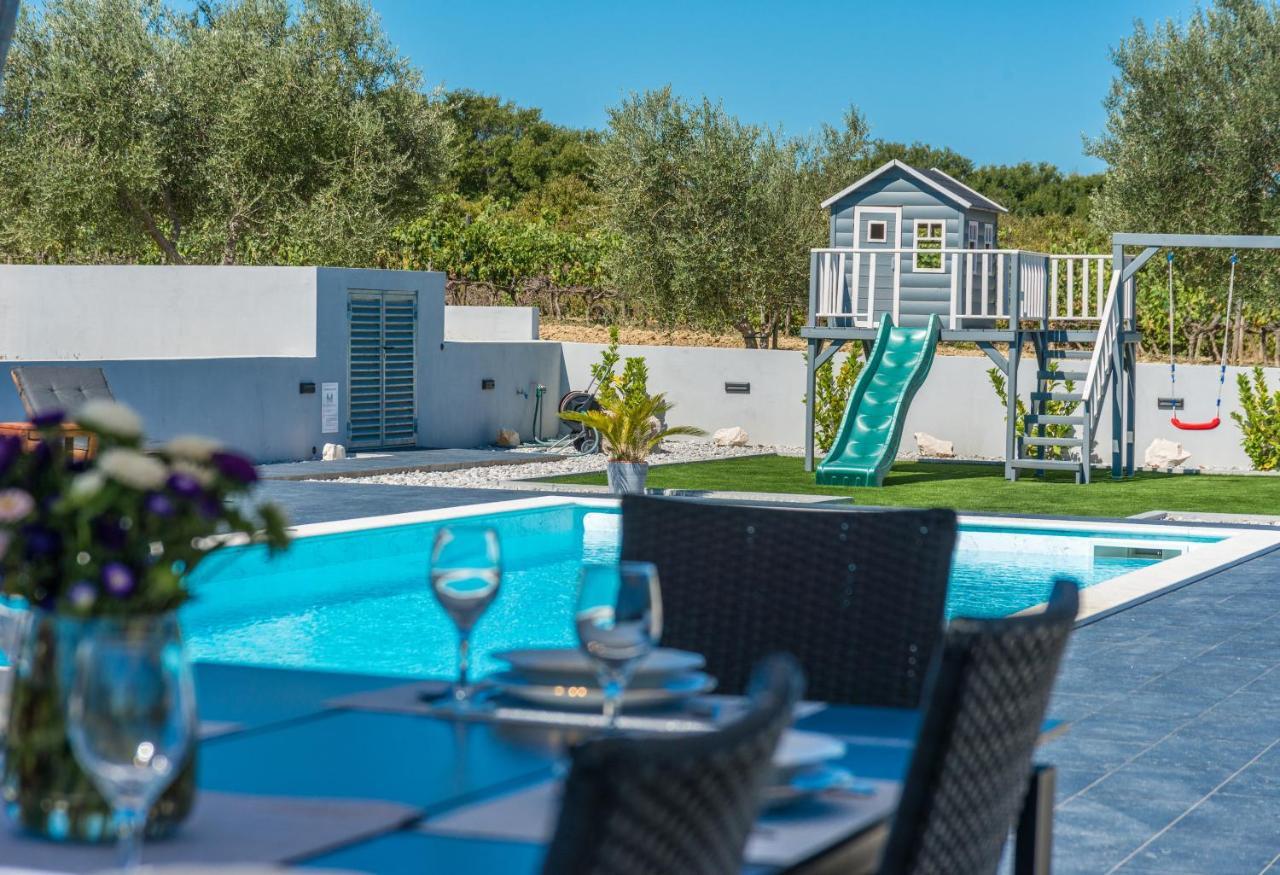 Villa Perini Dvori Donji Zemunik Buitenkant foto