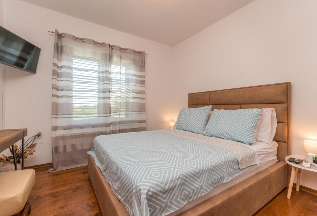 Villa Perini Dvori Donji Zemunik Buitenkant foto