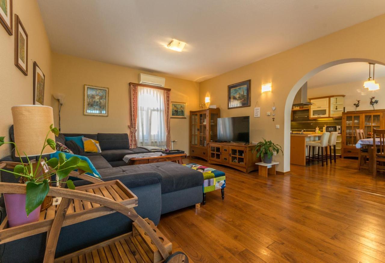 Villa Perini Dvori Donji Zemunik Buitenkant foto